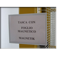 tasca con foglio magnetico su macchinario